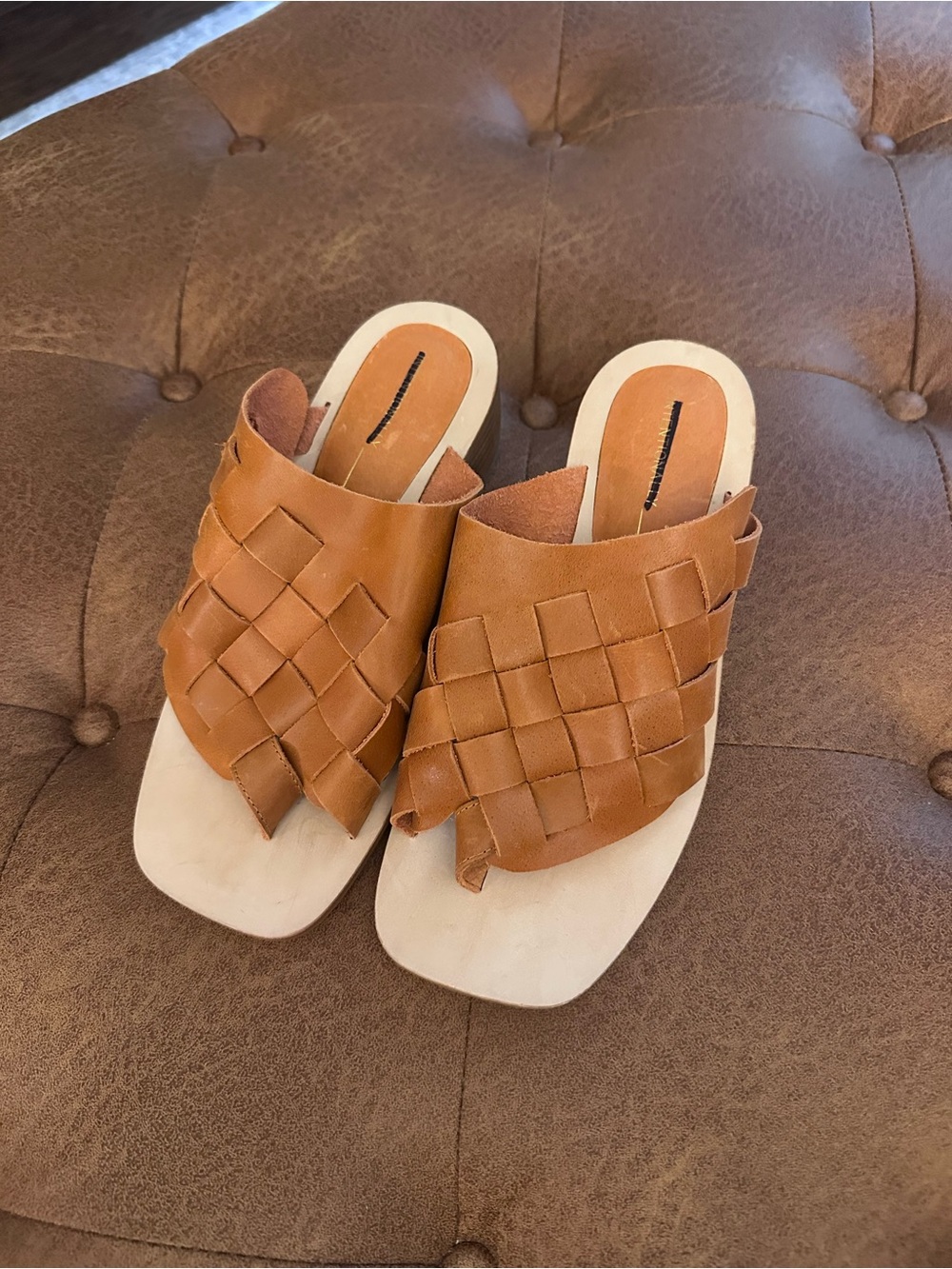 NWOT Intentionally Blank Kelly Woven Slide Sandals